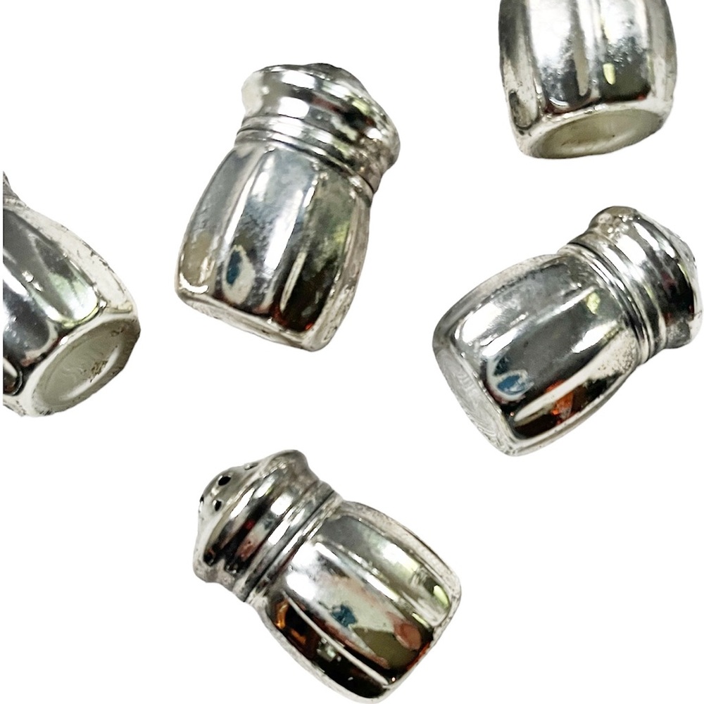 Beautiful Set of 6 Silver-Plated Individual Salt & Pepper Shakers - Picture 3 of 9